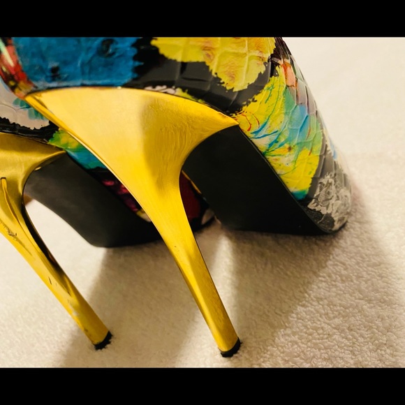 Brand New Super Glamorous Heels By PRIVILEGED - box 32 - Picture 3 of 5